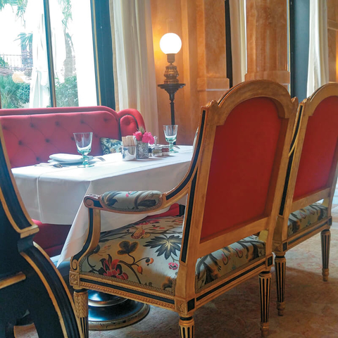 La Reserve Paris breakfast room La Reserve Paris breakfast room